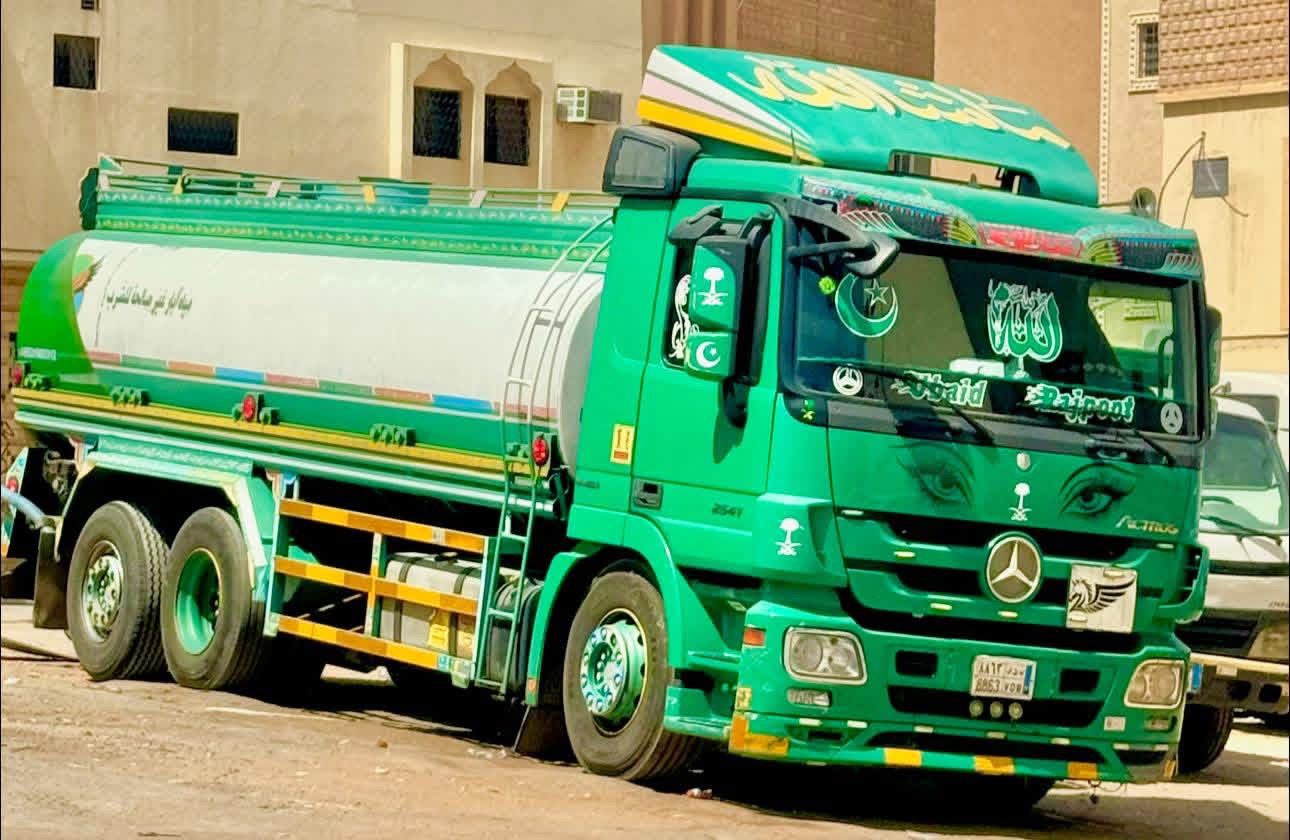 Riyadh water delivery tanker